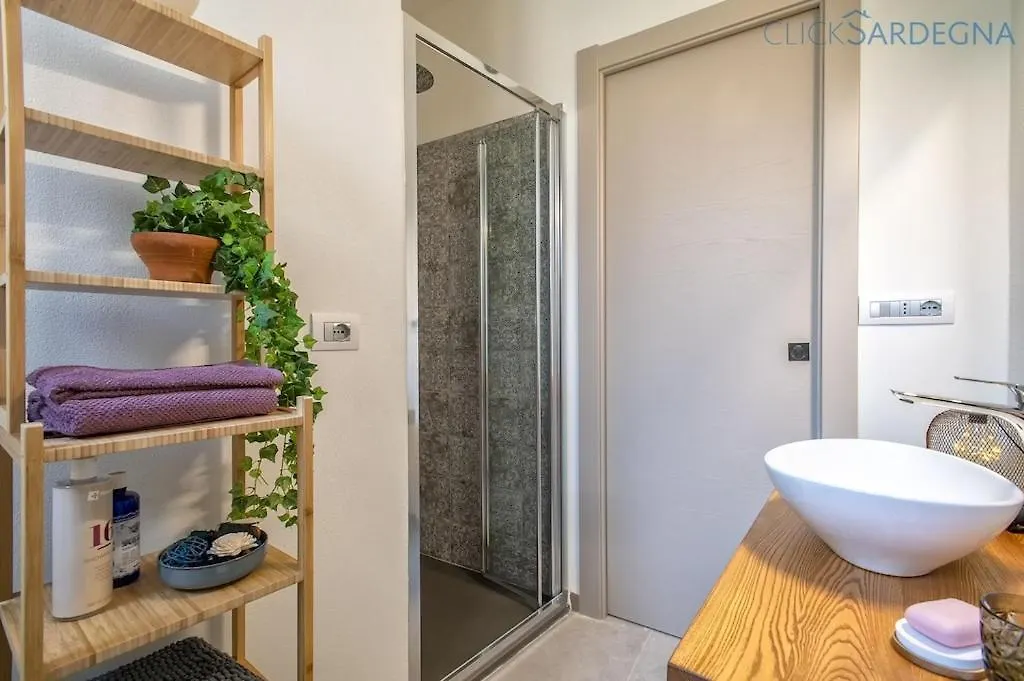 Neptune Waterfront Apartment: Alghero Seaside Retreat Apartment