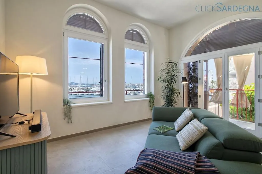 Neptune Waterfront Apartment: Alghero Seaside Retreat Apartment