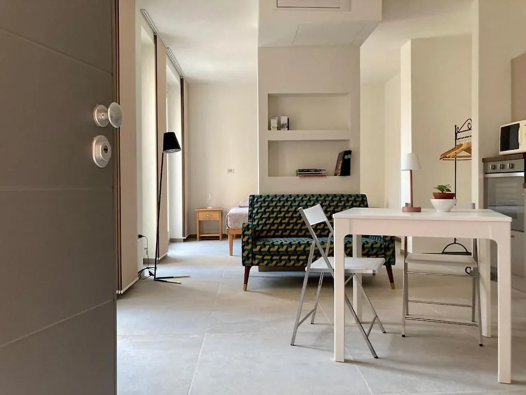 Neptune Waterfront Apartment: Alghero Seaside Retreat Italy