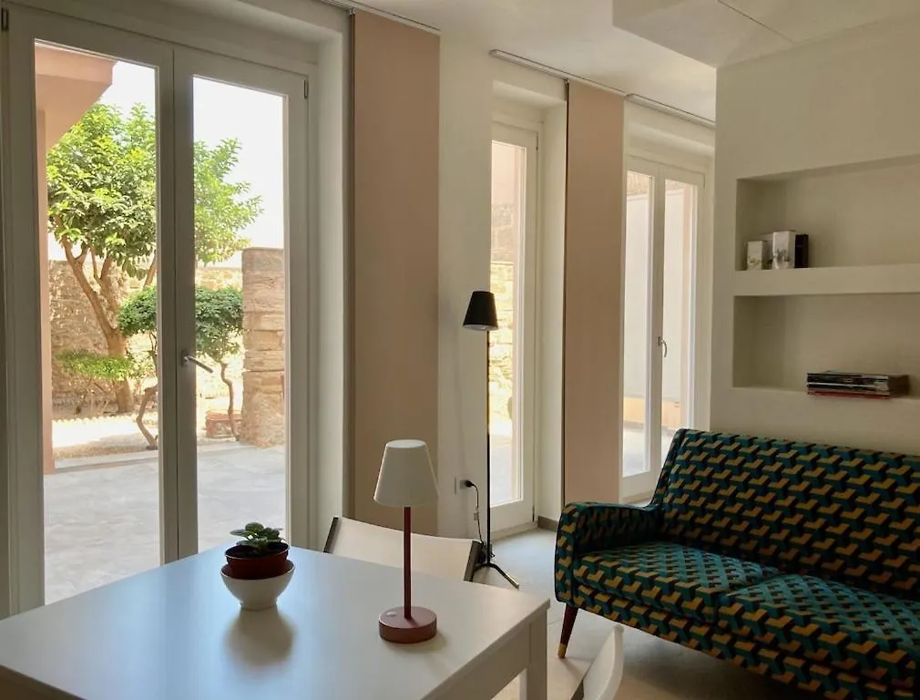 Neptune Waterfront Apartment: Alghero Seaside Retreat Apartment