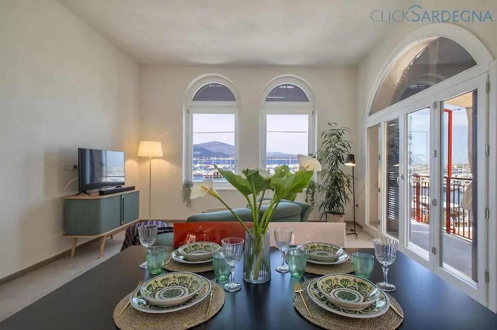 Neptune Waterfront Apartment: Alghero Seaside Retreat Apartment